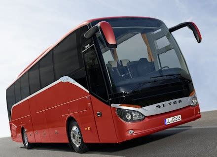 Daimler faz estréias mundiais em Hannover Ônibus Transporte