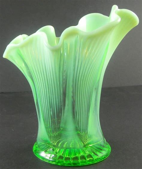 Jefferson Glass Green Opalescent Vase In The Lined Heart Pattern