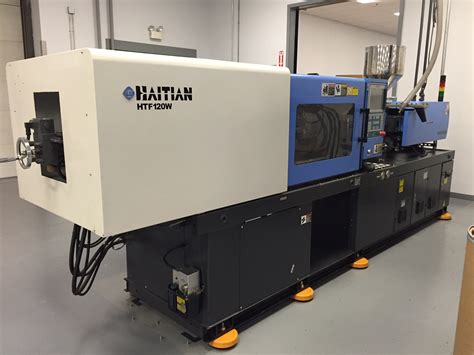 One of the world's largest injection molding machines. 101 Ton, 5.54 oz. HAITIAN Injection Molding Machine ...