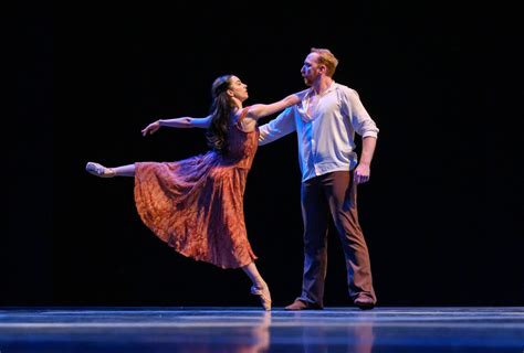 American Midwest Ballets Momentum Highlights The Expressive Range Of Dance