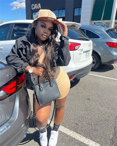 Teen Mom Kiaya Elliott Shows Off Curves In Tiny Booty Shorts And Bra Top