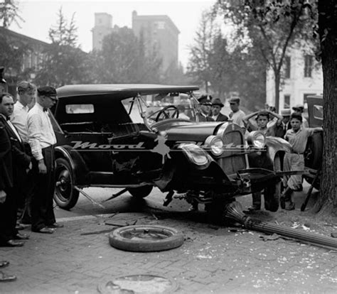 Before Seatbelts And Airbags 20 Terrible Photos Of Car Accidents In
