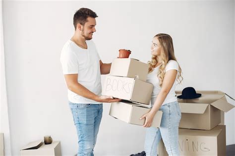 Free Photo Couple Moving And Using Boxes