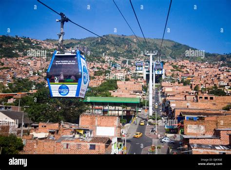 Los Barrios Bajos De Medellín Visto Desde El Teleférico Colombia