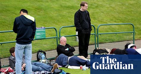 Yawn Tennis Spectators Snooze At Wimbledon In Pictures Sport The