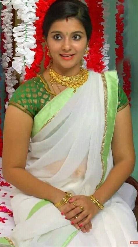 Pin By Anisha Vahini On Nice Figure In Simple Bride Saree In