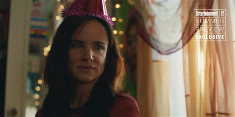 Heres Your First Look At Kim Cattrall And Juliette Lewis In Peacocks