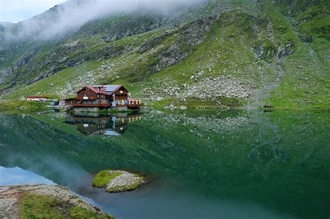 Фотография Румыния Lake Balea гора Природа Озеро Мох Дома