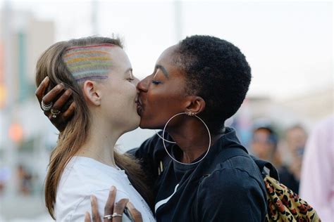 Silent Black Lesbians Lesbians Kissing Cute Lesbian Couples Lesbian Love Los Angeles Pride