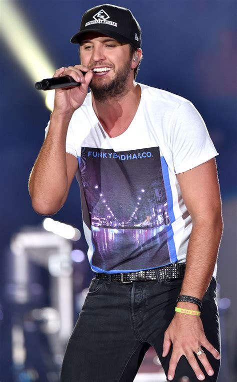 Heres Why Luke Bryan Punched A Fan In The Middle Of His Concert E News