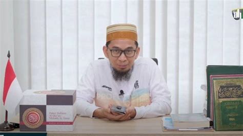 Hati yang terluka mungkin pernah membekas, semoga di bulan suci ramadhan ini dapat di maafkan, pabila ada langkah membekas lara. Doa Menyambuh Ramadhan 2021, Ustaz Adi Hidayat Jelaskan Hadist Lengkap Tulisan Arab, Latin dan ...