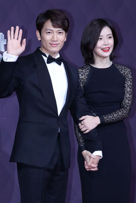 Ji Sung Receives Grand Prize While Wife Receives Best Actress Award The Korea Times