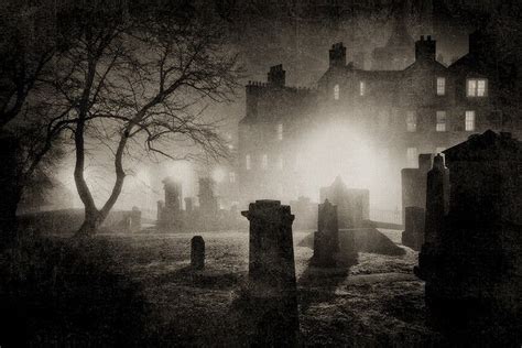 Edinburgh Dead Of Night Old Cemeteries Haunted Places Edinburgh
