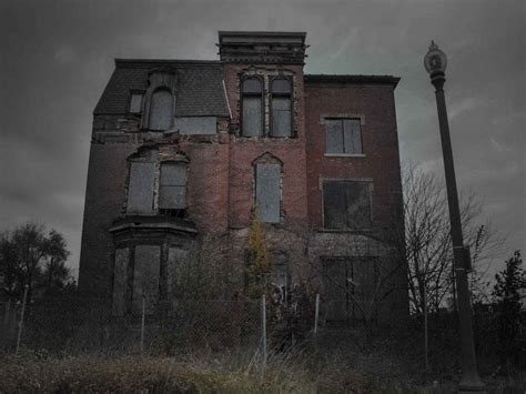 America's Scariest Real-Life Haunted Houses [Photos] | Real haunted houses, Haunted houses in ...