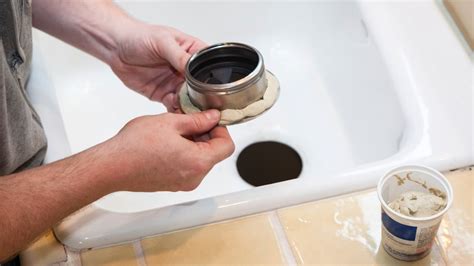 how to use plumbers putty