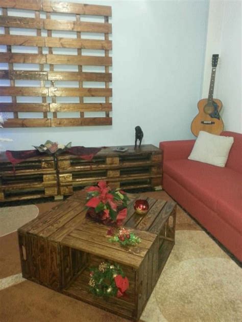 While your coffee table surface remains clean, items such as remotes, magazines and even blankets can be. Coffee Table Out Of Repurposed Crates • 1001 Pallets