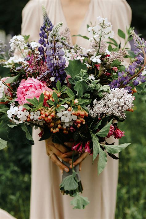 This summer i've a wedding to grow flowers for: Summer Wedding Bouquets That Embrace the Season | Martha ...