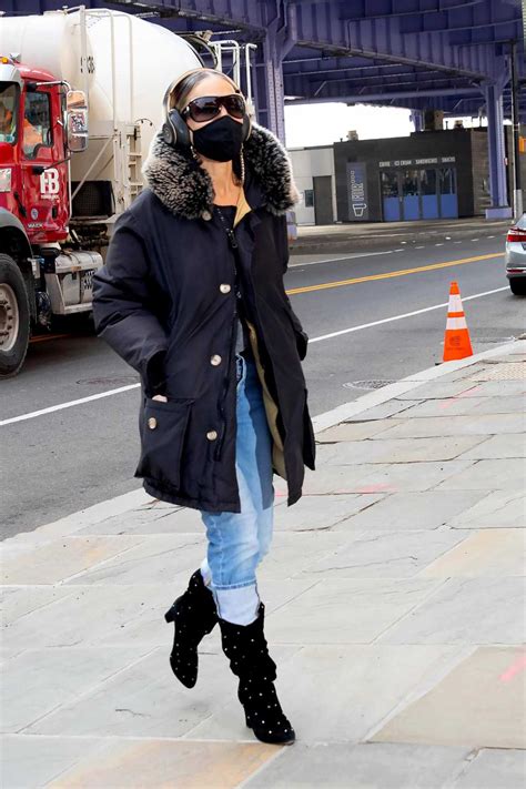 Her parents divorced, and her mother later remarried to paul forste and had four more children, bringing the total to eight. Sarah Jessica Parker - LACELEBS.CO