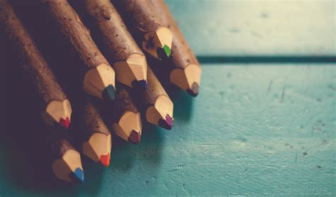 무료 이미지 연필 창조적 인 목재 다리 손가락 녹색 빨간 자연스러운 푸른 검은 네일 크레용 교육
