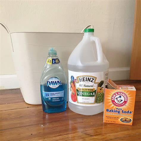 I asked our lifestyle director and cleaning expert taryn williford for her best diy grout cleaning suggestions. Homemade Grout Cleaner with Vinegar | Home Design