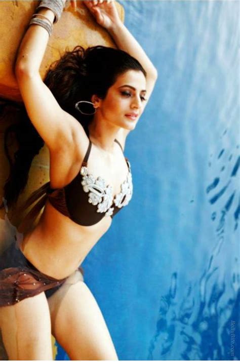 Lehren Hot Amisha Patel Wet And Raunchy For Midday