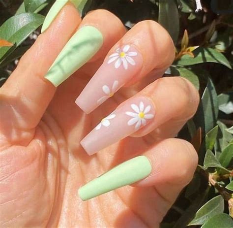Green Daisy Floral Press On Nails In 2021 Daisy Nails Summer Acrylic