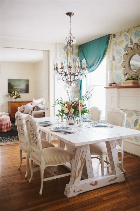 Lovely shabby chic living room. 17 Beautiful Shabby-Chic Dining Room Designs You Must See