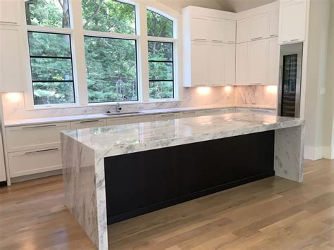 8 Dreamy Kitchens With White Quartzite Counters Granite Kitchen