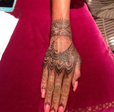 Rihanna Rihanna Hand Tattoo Henna Tattoo Hand Henna Inspired Tattoos