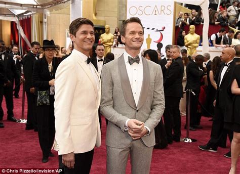 neil patrick harris delights academy awards crowd with birdman moment in his underwear daily