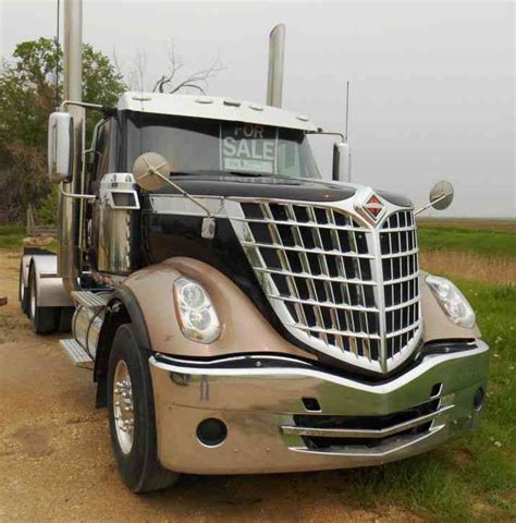 International Lonestar 2013 Daycab Semi Trucks