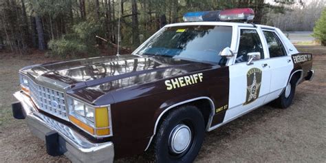 The company also provides vehicle financing, maintenance, repair, and other services. Cheap Cop Car For Sale - Ford Crown Victoria Police ...