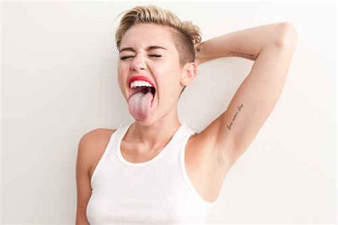 Behind The Scenes Photoshoot From Miley Cyrus S Wrecking Ball Video Miley Cyrus Photoshoot