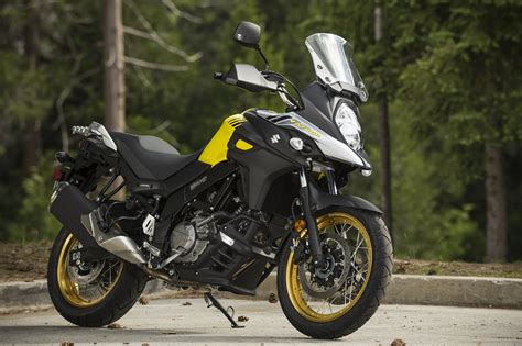 Popularni mali strom prošao je kroz reviziju 2011., radi tehničkog i. Suzuki V-Strom 650 and Suzuki V-Strom 1000 first ride ...