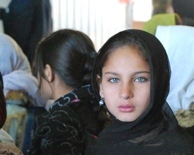 Jun 30, 2021 · 彼は家族を守るため、アフガニスタンからヨーロッパまでの5600キロメートルの旅に、女優で映像制作経験もある妻ファティマ・フサイニと2人の. アフガニスタン人 - ウィキ・リヒト - アットウィキ