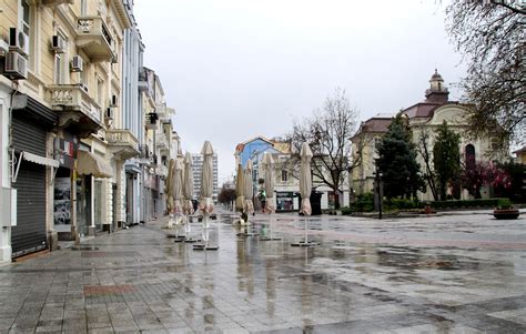 Страх и студ сковаха Пловдив, улиците празни СНИМКИ