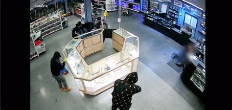 Edmonton Police Looking For Pawn Shop Robbery Suspects