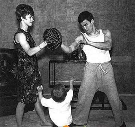 Visit the official bruce lee family store. Candid and Heartwarming Family Photos of the Iconic ...