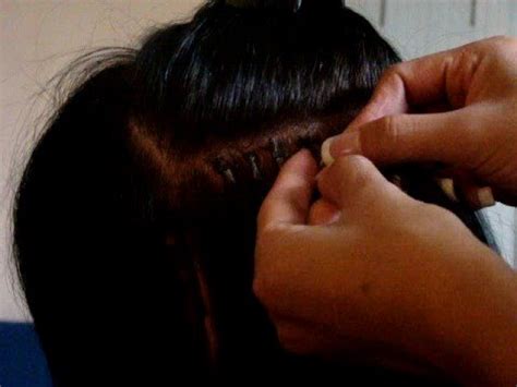 Les extensions à froid sont des extensions capillaires naturelles, ne nécessitant pas l'emploi de produits pour le collage. pose extension de cheveux à froid - YouTube