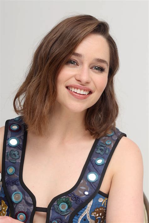 Both irises of her eyes are greyish blue coloured on the outer rim and hazel coloured on the inner rim. 34 Hot Emilia Clarke Bikini Body Pictures - Show Her Sexy ...