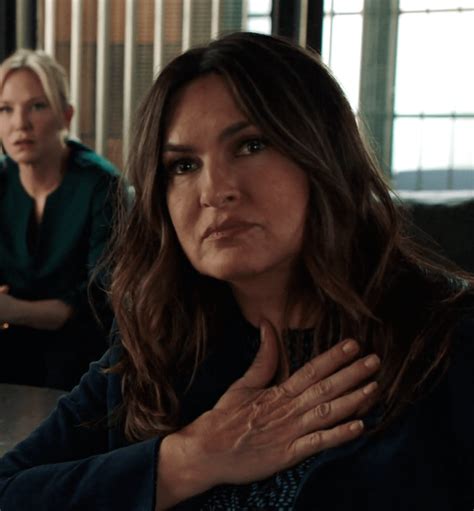 has anybody else noticed that in the last few seasons olivia puts her hand on her chest in sad