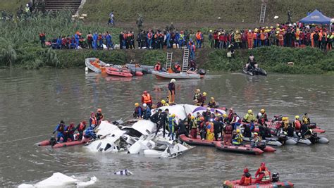 Transasia Plane Crashes Into River In Taipei Today