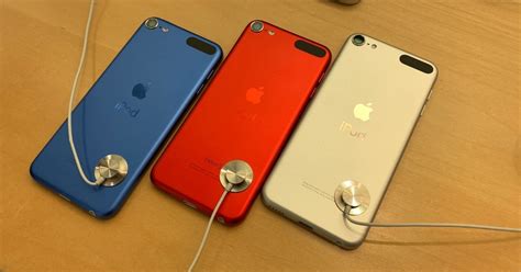 The ipod touch 6th gen and ipod touch 7th gen models use identical anodized aluminum unibody cases of the same dimensions with the same gently rounded edges in the same six colors. Apple iPod Touch 7th generation in pictures | 91mobiles.com