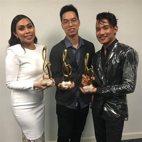 Hal husaini bin razmi or better known as hael azhael or hael husaini (born negeri sembilan 10 december 1987 (age 30)) is a singer in malaysia. Lirik Lagu Haram - Hael Husaini & Dayang Nurfaizah | Iluminasi