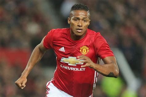 Manchester united | манчестер юнайтед. Manchester United injury news: Antonio Valencia battling ...