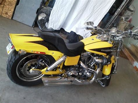 Dyna guerilla is a 2009 fat bob —trimmed of the fat and wrapped in a slick exterior that panders to its strength: Buy 2009 CVO 110 SCREAMING EAGLE, DYNA GLIDE FAT BOB on ...