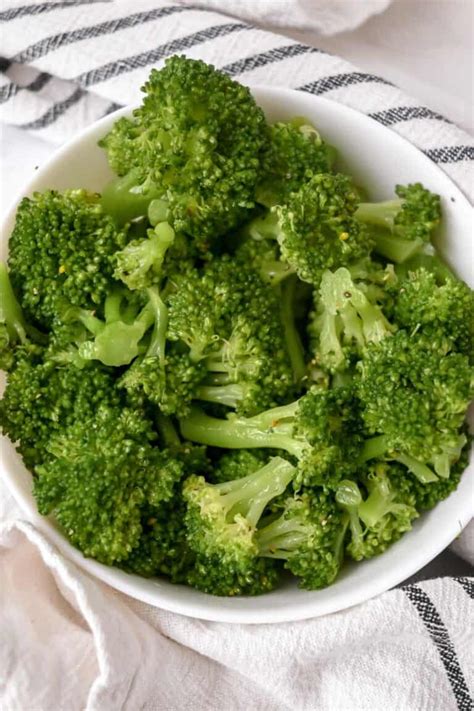 How To Steam Broccoli Without A Steamer Basket Momma Fit Lyndsey