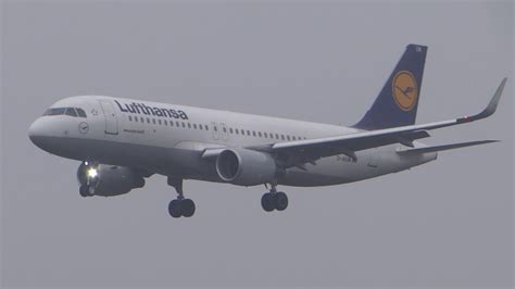 D Aium Lufthansa Airbus A320 Sharklets Landing At Hamburg Airport Youtube