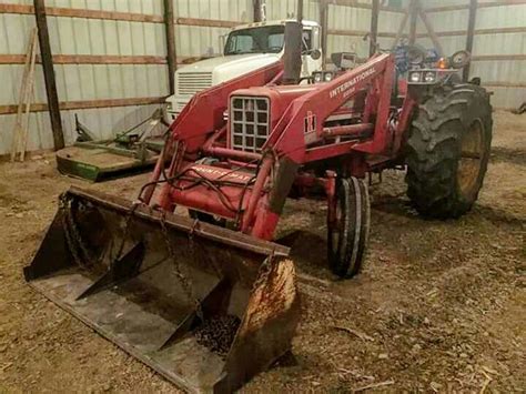 Ih 674 With 2250 Ih Loader International Tractors Agriculture