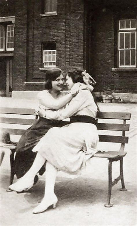 Vintage Affectionate Ladies 36 Old Snapshots Of Women Expressed Their Love Together ~ Vintage